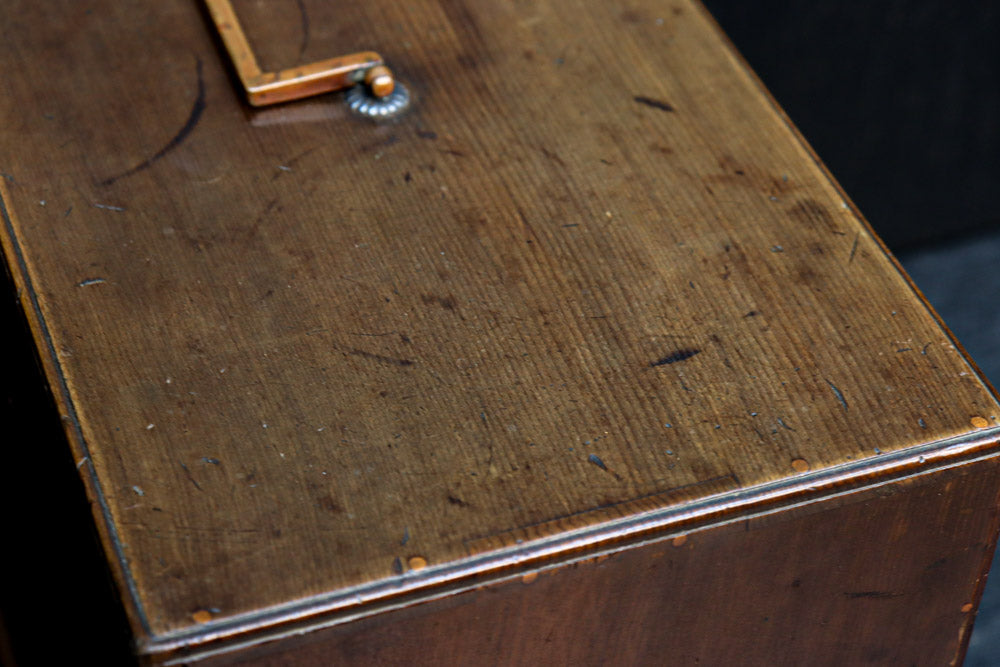 珍品！！上品な杉の柾目使いの小引き出し(針箱)　DC7969