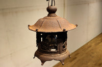 味わいある風合いに松竹梅の透かし絵で風情ある吊り灯籠　DC7980