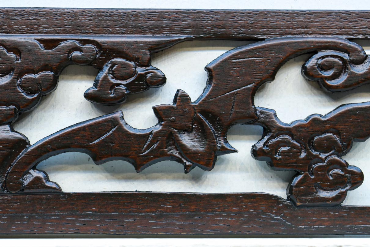 コウモリが夜空に舞うレリーフ調の彫刻飾り DC7987ab 在庫(a:1 b