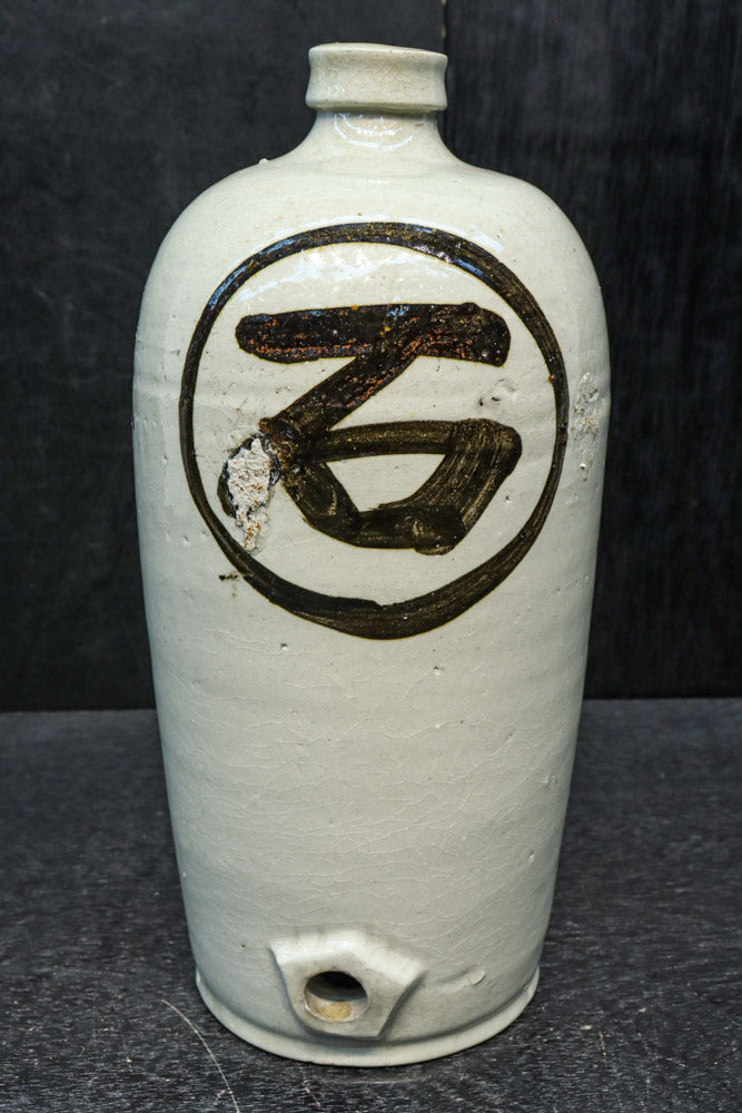 力強い文字や注ぎ口が時代感を漂わす徳利 DC7989 – 古福庵