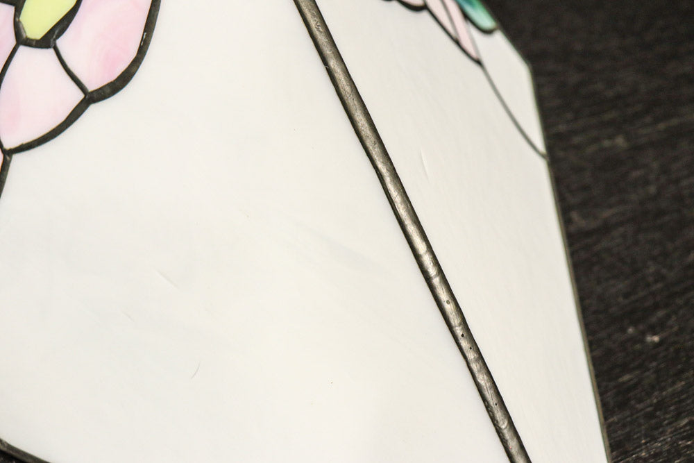 ピンクの花模様が可愛らしいステンドグラスの電灯カバー　DC7990