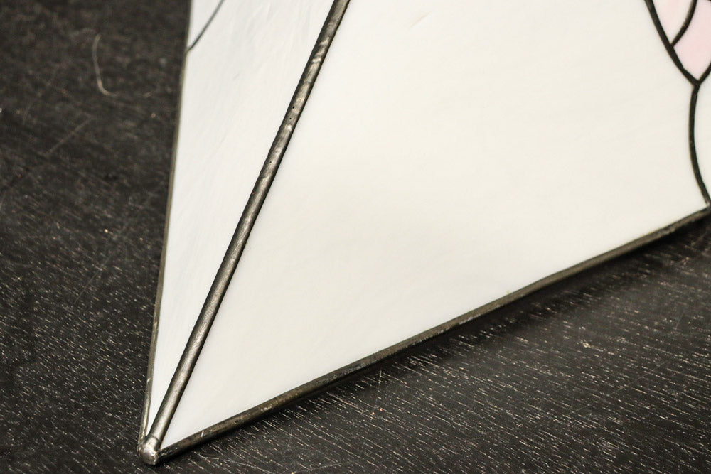 ピンクの花模様が可愛らしいステンドグラスの電灯カバー　DC7990