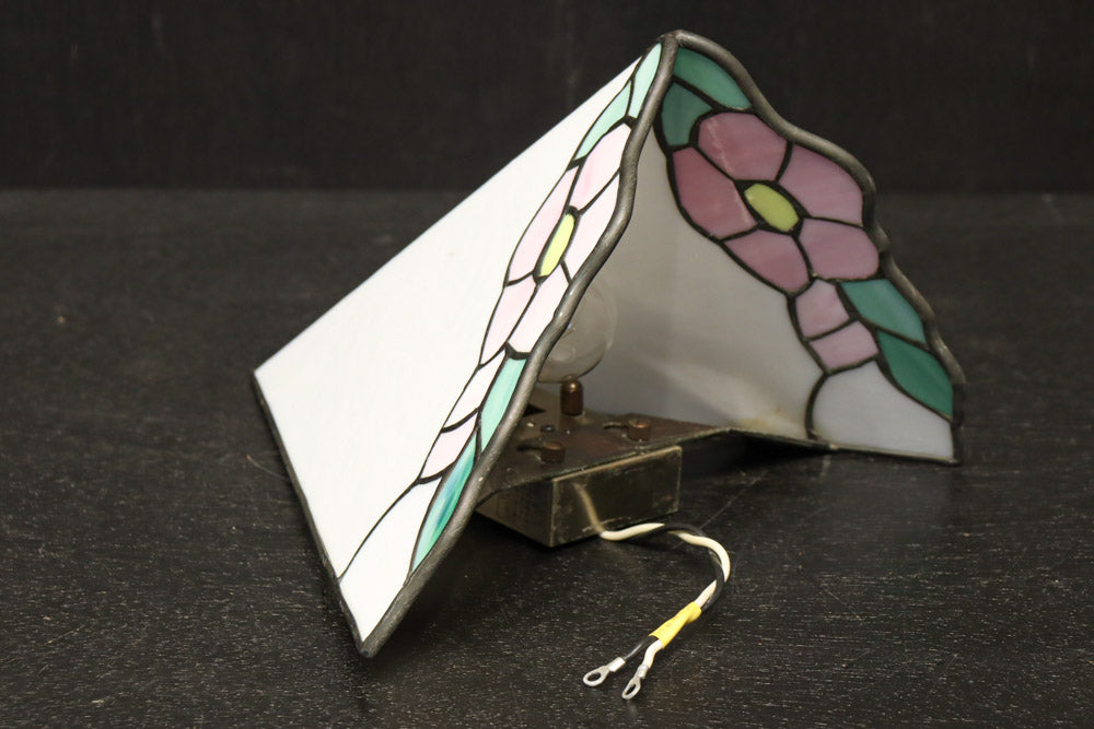 ピンクの花模様が可愛らしいステンドグラスの電灯カバー　DC7990