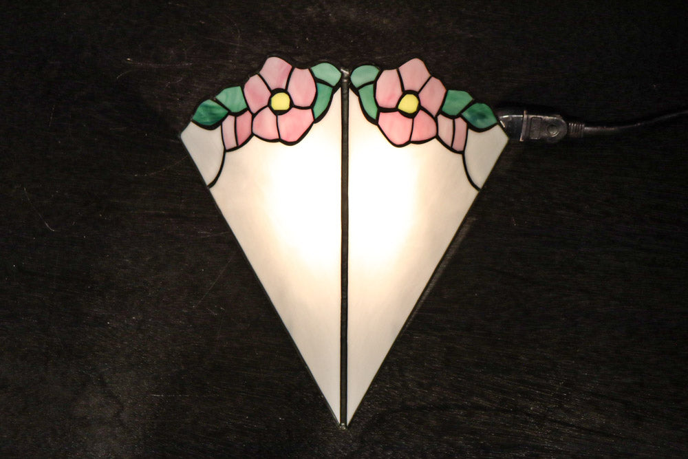 ピンクの花模様が可愛らしいステンドグラスの電灯カバー　DC7990