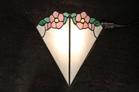 ピンクの花模様が可愛らしいステンドグラスの電灯カバー　DC7990