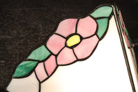 ピンクの花模様が可愛らしいステンドグラスの電灯カバー　DC7990