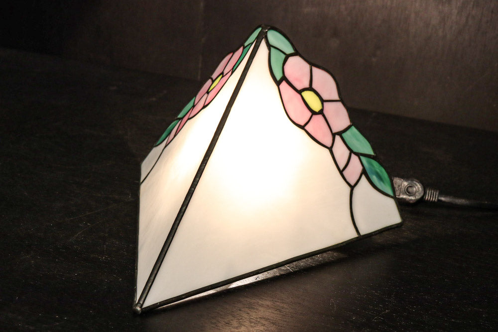 ピンクの花模様が可愛らしいステンドグラスの電灯カバー　DC7990