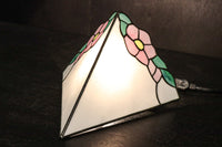 ピンクの花模様が可愛らしいステンドグラスの電灯カバー　DC7990