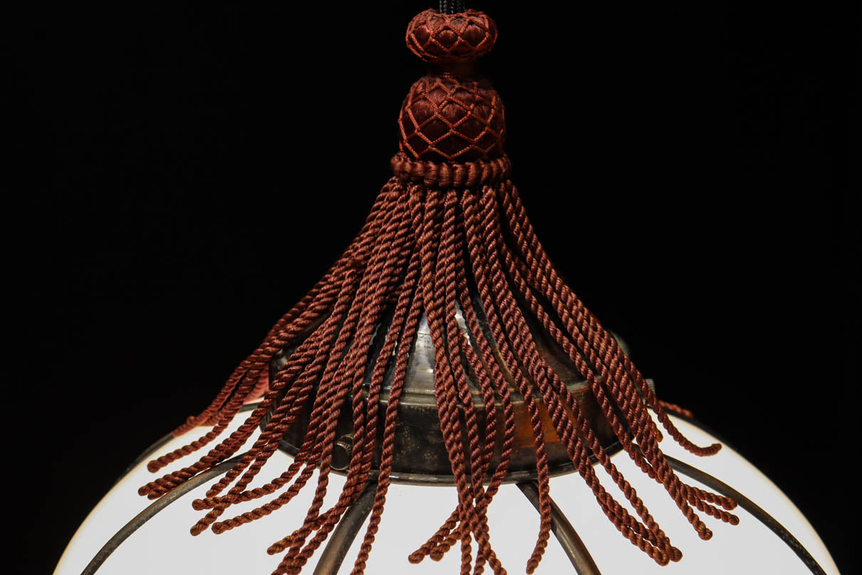 昭和レトロ！！菊菱装飾金具が目を引く雪洞型の電笠 DC8001 – 古福庵