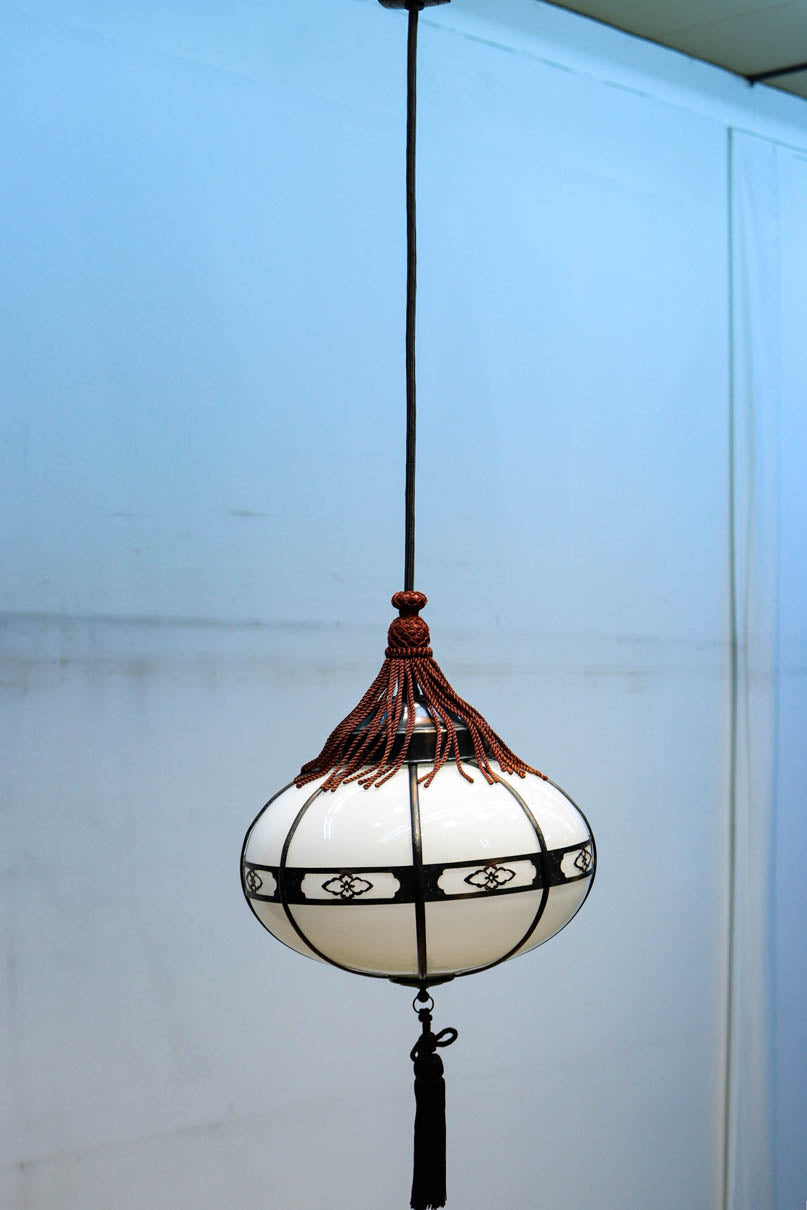 昭和レトロ！！菊菱装飾金具が目を引く雪洞型の電笠　DC8001a