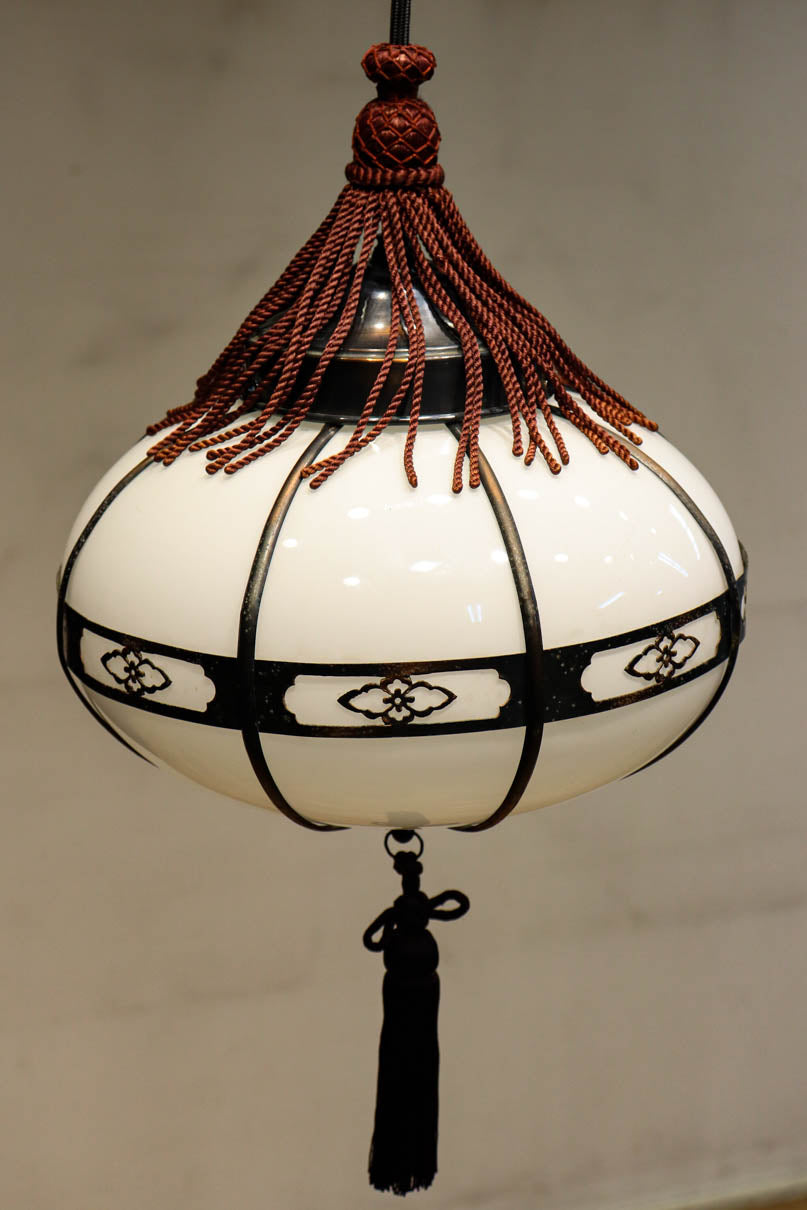 昭和レトロ！！菊菱装飾金具が目を引く雪洞型の電笠　DC8001a