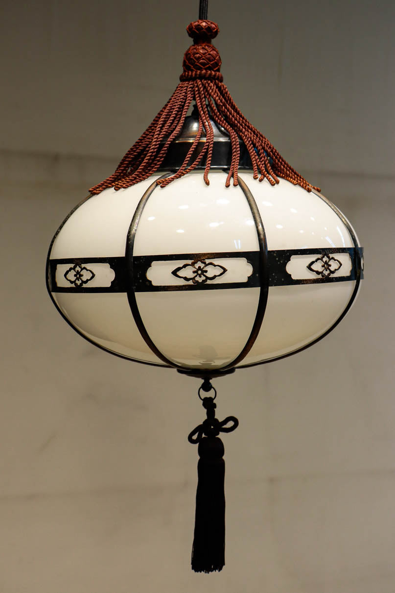 昭和レトロ！！菊菱装飾金具が目を引く雪洞型の電笠　DC8001a