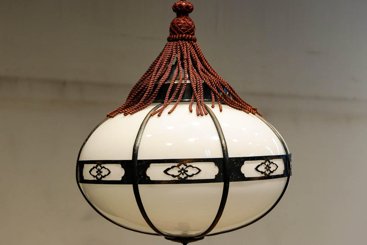 昭和レトロ！！菊菱装飾金具が目を引く雪洞型の電笠　DC8001a