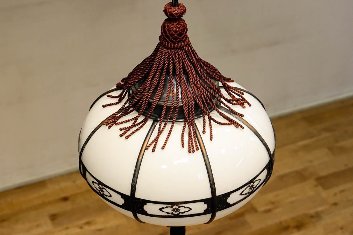 昭和レトロ！！菊菱装飾金具が目を引く雪洞型の電笠　DC8001a