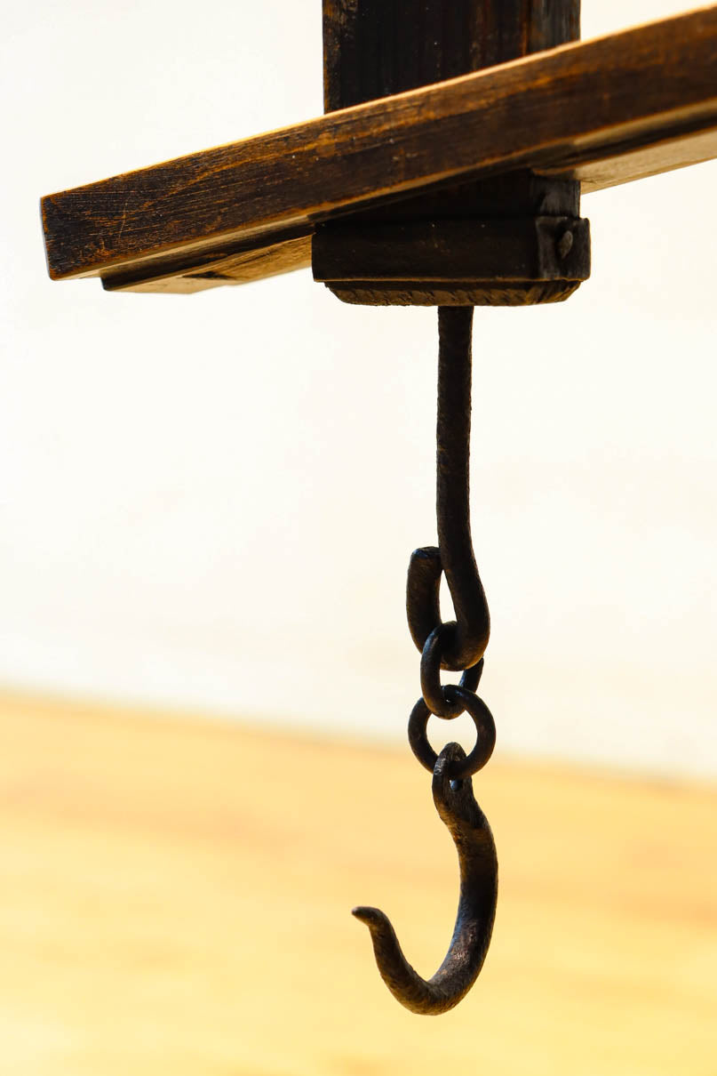 細長な板材でシンプルに纏めた自在鉤　DC8008