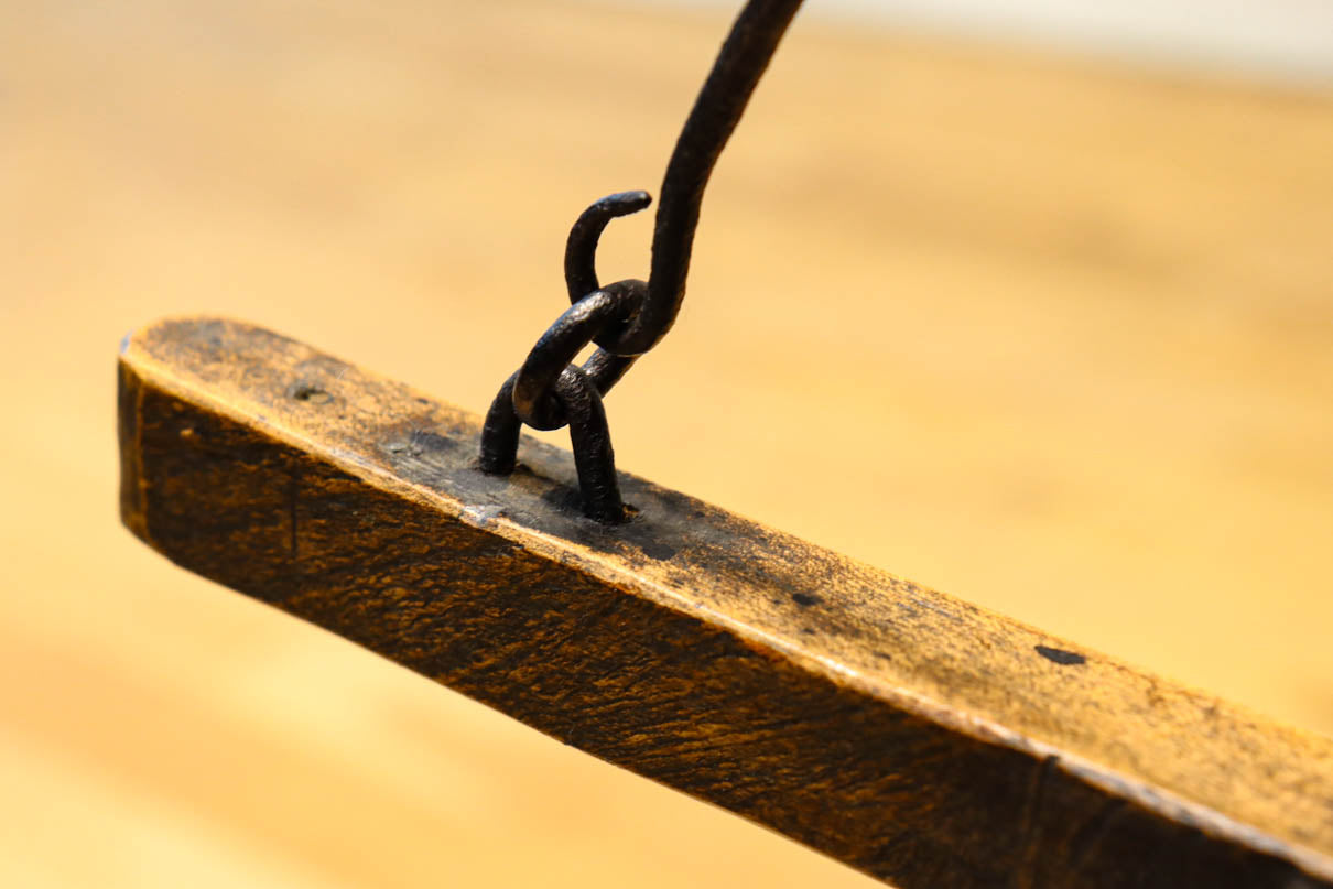 細長な板材でシンプルに纏めた自在鉤　DC8008