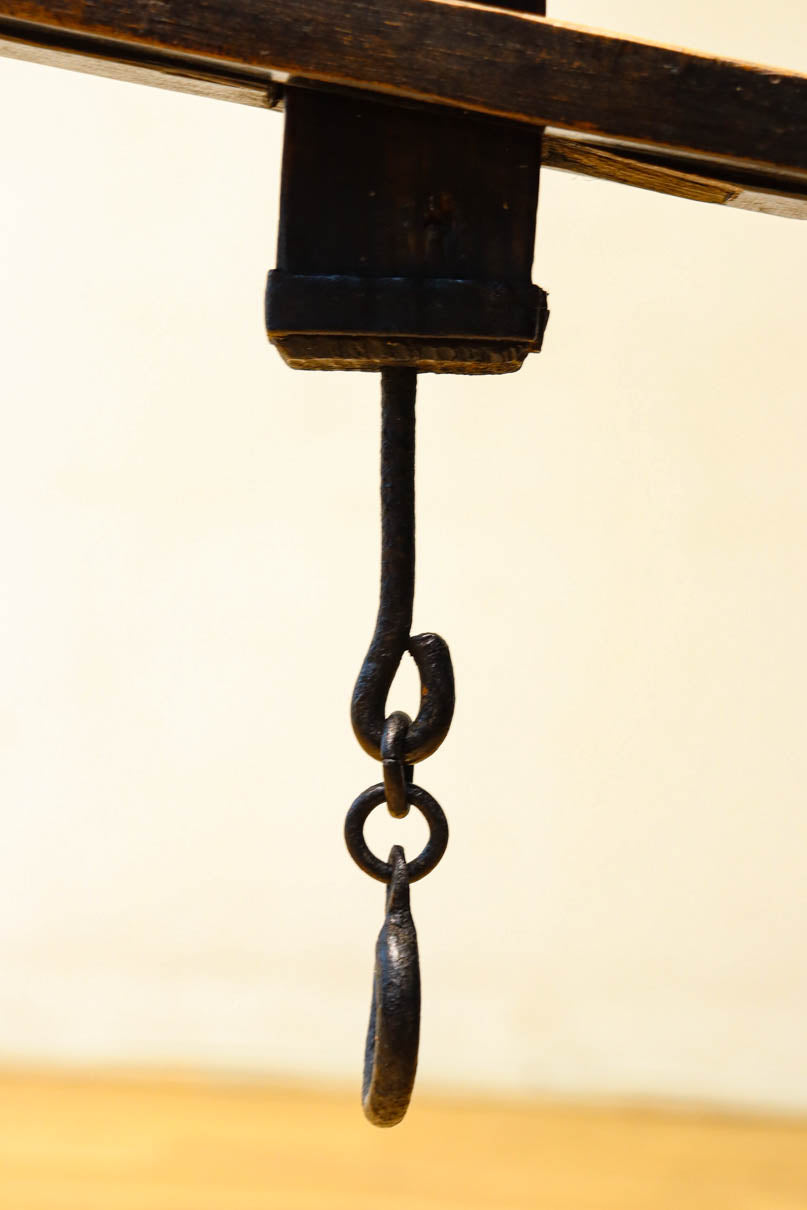 細長な板材でシンプルに纏めた自在鉤　DC8008