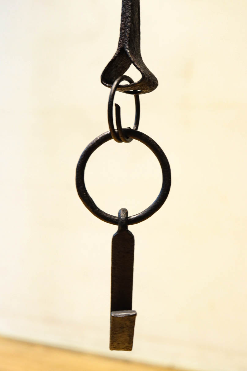 動作の仕組みが分かりやすい自在鉤　DC8010