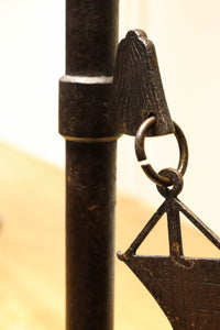 菊水紋様と桜の装飾金具で和の風情ある自在鉤　DC8012