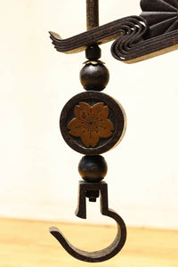 菊水紋様と桜の装飾金具で和の風情ある自在鉤　DC8012