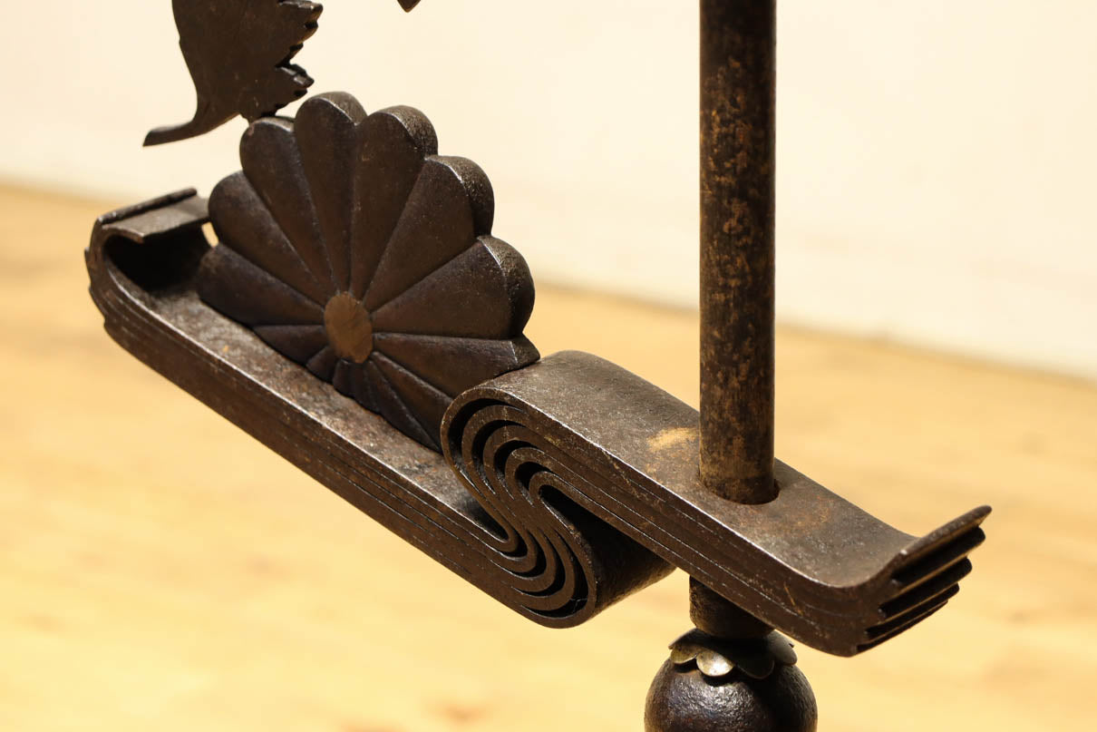 菊水紋様と桜の装飾金具で和の風情ある自在鉤　DC8012