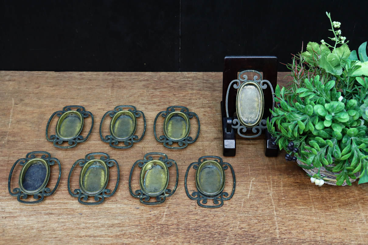 シンプルでモダンなデザインの引手金具　DC8021　在庫8個