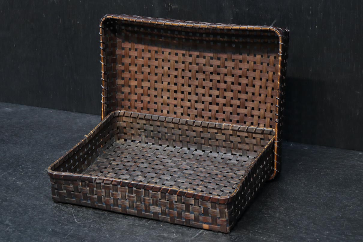 艶やかさを増した古色の色合いが素敵な竹編みの文入　DC8031