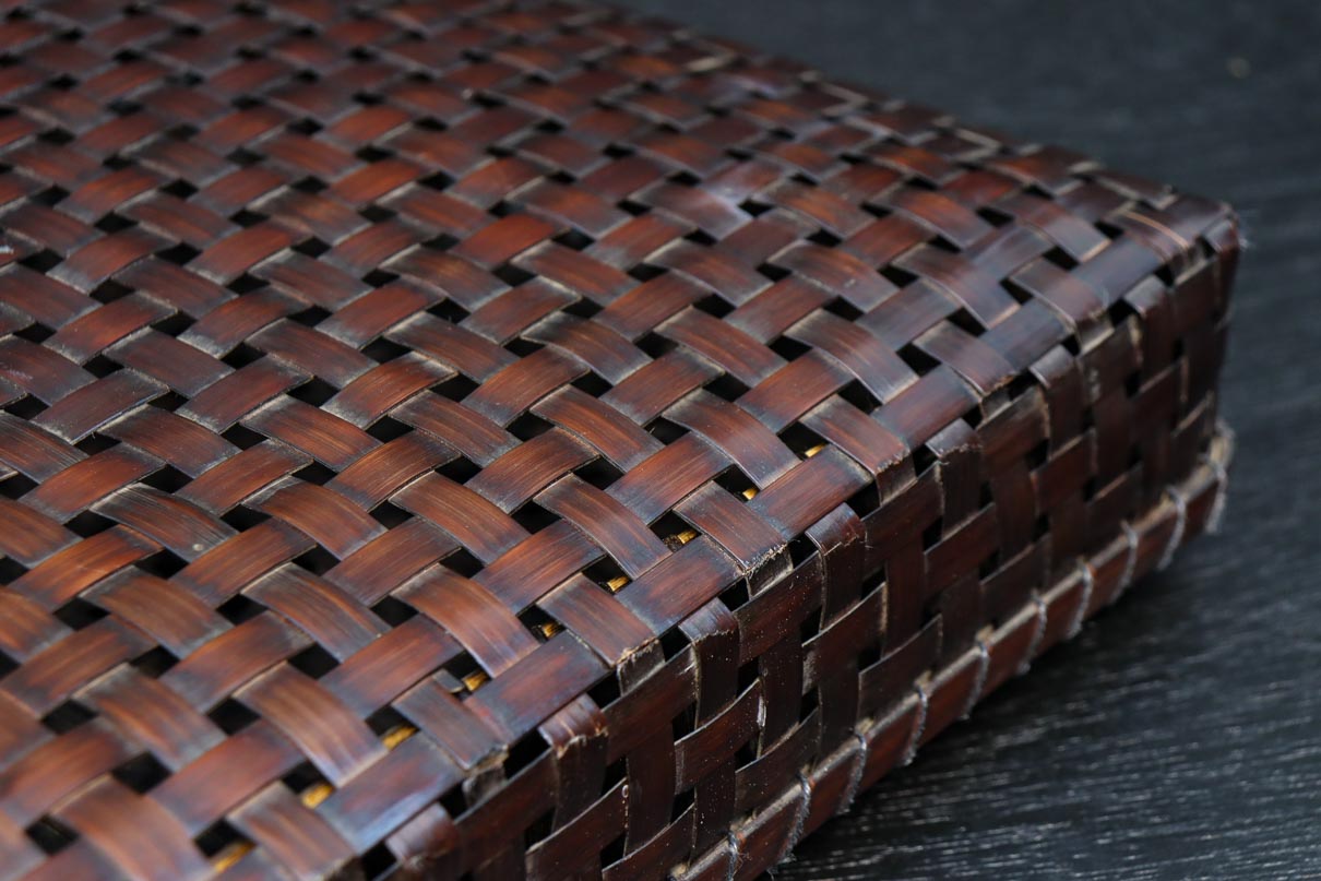 艶やかさを増した古色の色合いが素敵な竹編みの文入　DC8031