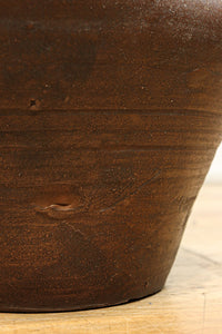 味わい深いシルエットの重厚な壺　DC8033