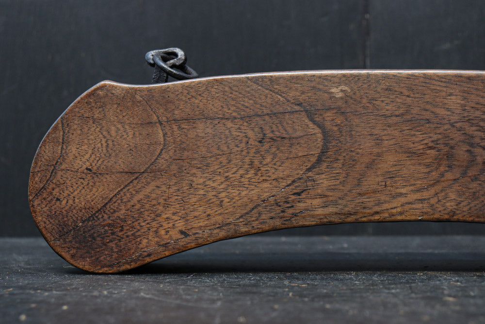 漢数字の「一」を思わせる自在鉤の横木　DC8042