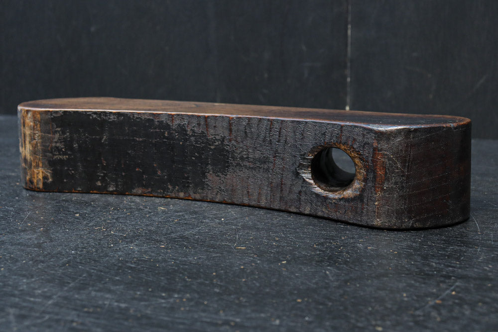 漢数字の「一」を思わせる自在鉤の横木　DC8042