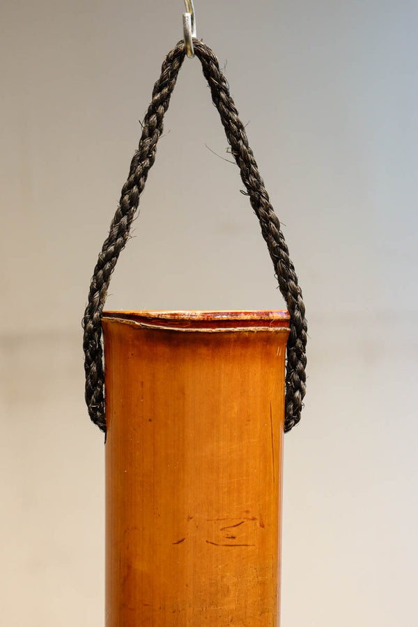 背ひれに躍動感のある鯛が存在感を放つ自在鉤　DC8048