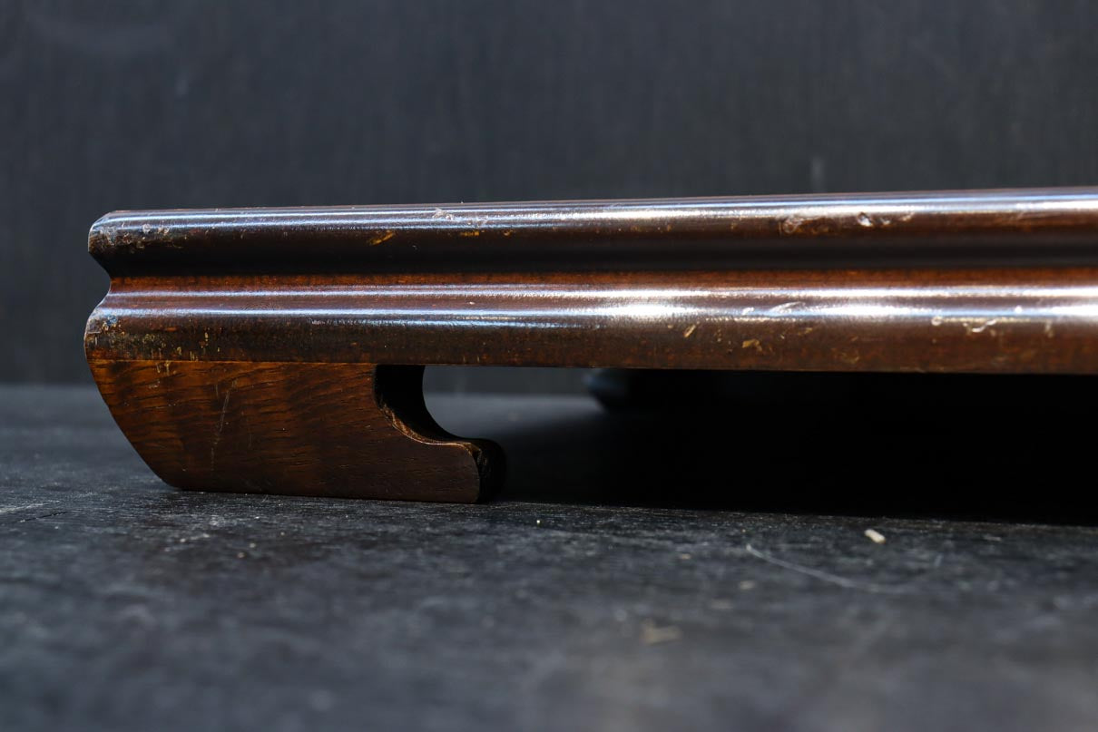 明るい色合いに優雅な杢目が浮かぶ置台　DC8058