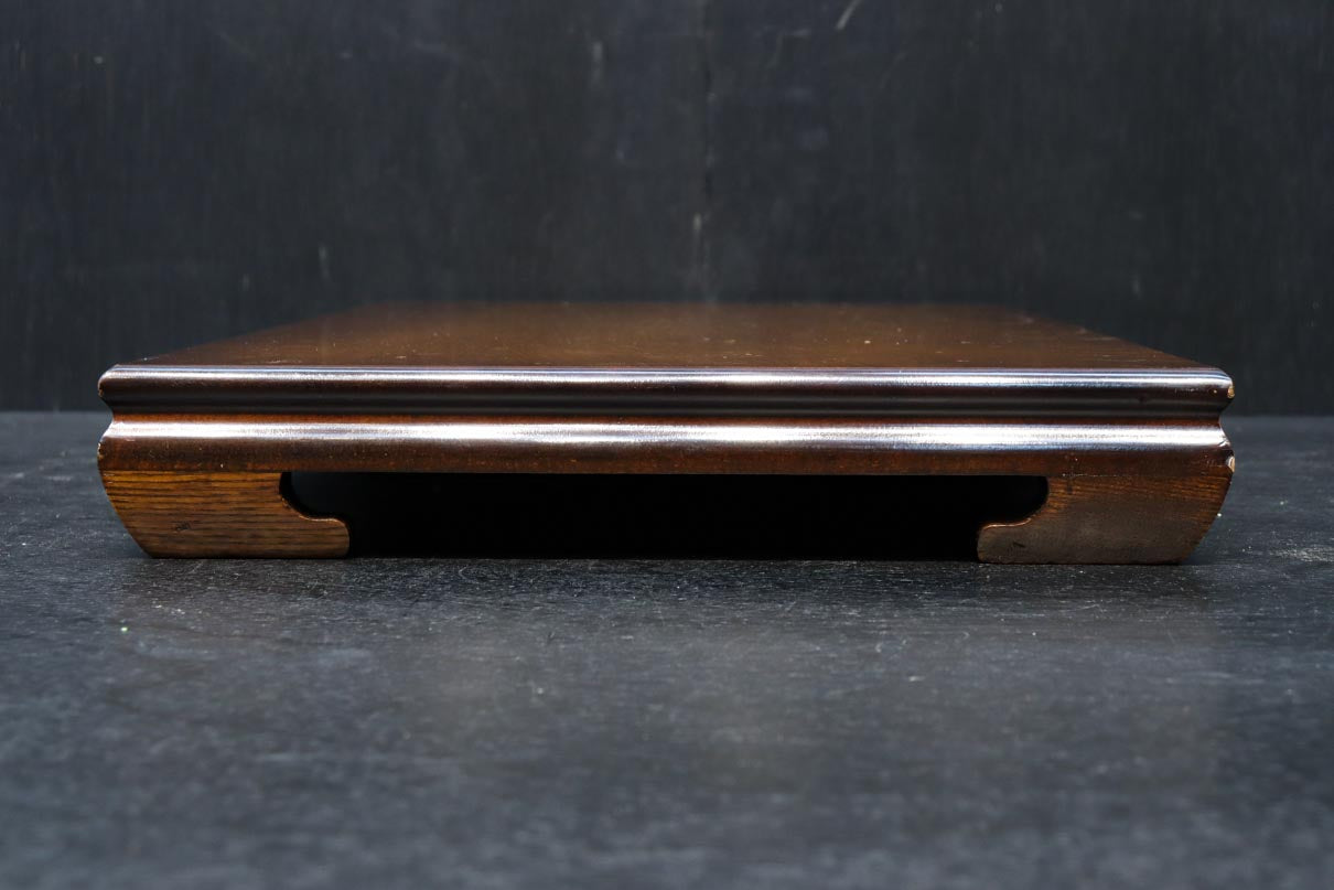 明るい色合いに優雅な杢目が浮かぶ置台　DC8058