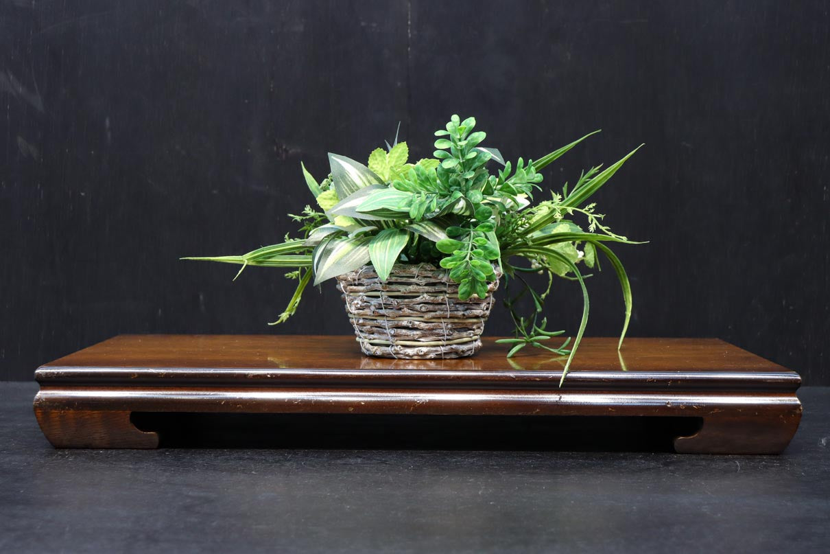 明るい色合いに優雅な杢目が浮かぶ置台　DC8058