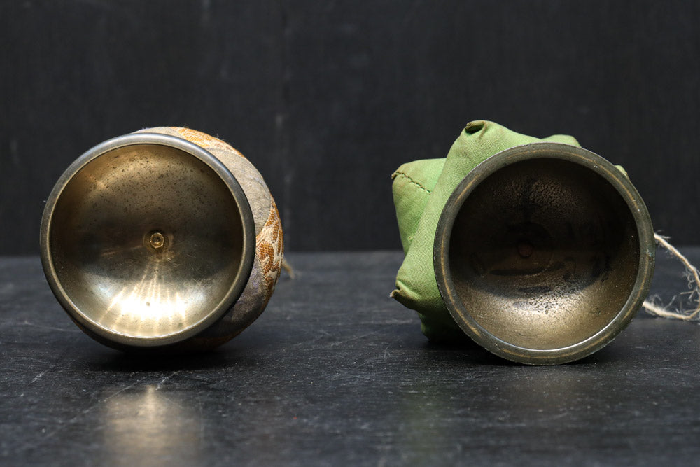 2種類の布団で味わいある仏具の携帯用おりん　DC8063ab　在庫(a:1 b:1)個