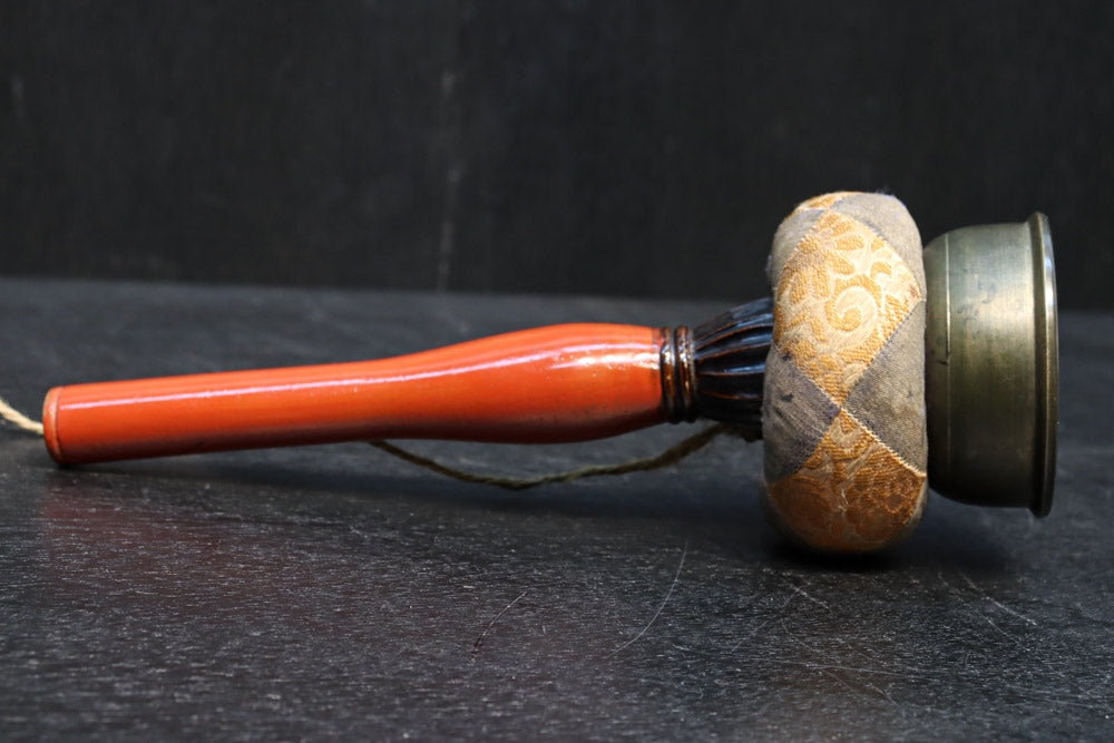 2種類の布団で味わいある仏具の携帯用おりん　DC8063ab　在庫(a:1 b:1)個