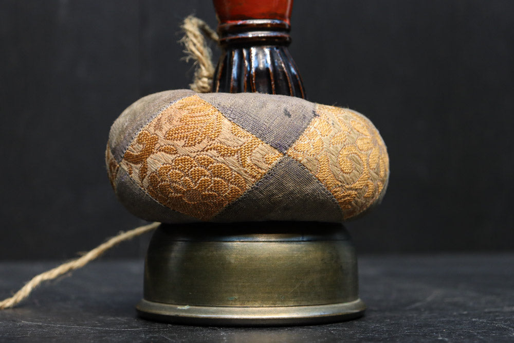 2種類の布団で味わいある仏具の携帯用おりん　DC8063ab　在庫(a:1 b:1)個