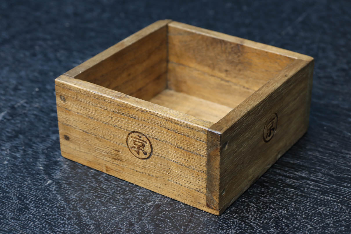 木地の優しい風合いに味わい溢れる角型マス　DC8067