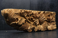 菊の花が美しく咲き誇る彫刻梁飾り　DC8074a