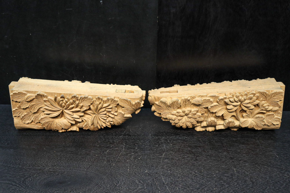 菊の葉と花が細やかに彫り描かれた彫刻梁飾り　DC8074bc　在庫(b:1 c:1)枚