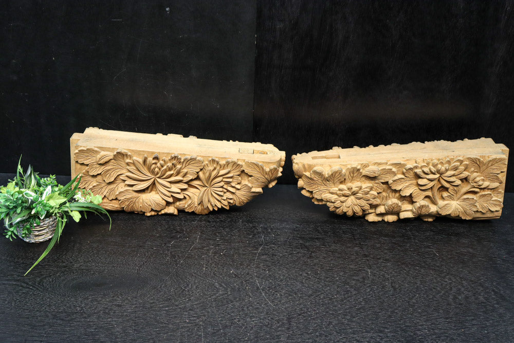 菊の葉と花が細やかに彫り描かれた彫刻梁飾り　DC8074bc　在庫(b:1 c:1)枚