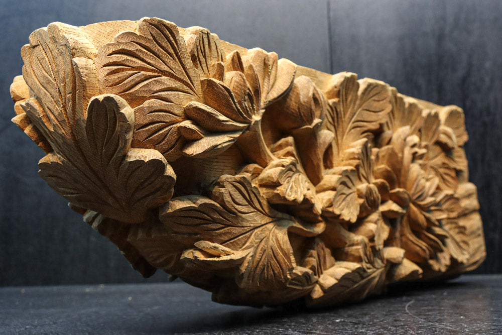 菊の葉と花が細やかに彫り描かれた彫刻梁飾り　DC8074bc　在庫(b:1 c:1)枚