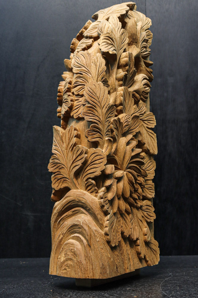 菊の葉と花が細やかに彫り描かれた彫刻梁飾り　DC8074bc　在庫(b:1 c:1)枚