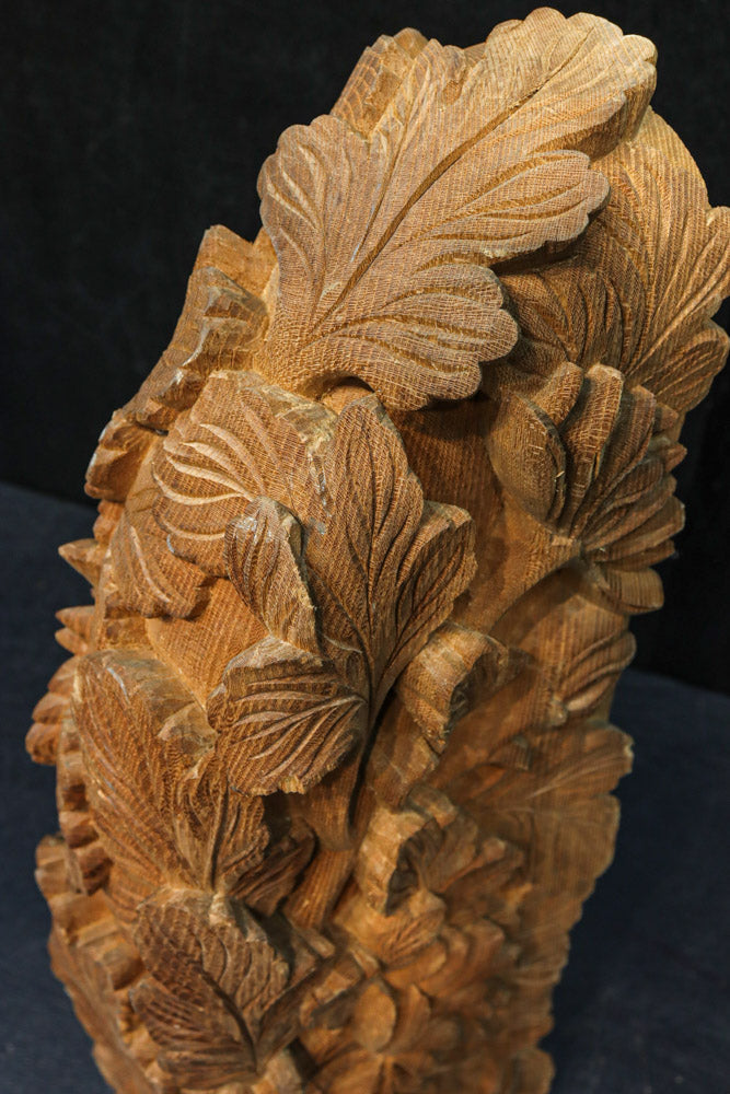 菊の葉と花が細やかに彫り描かれた彫刻梁飾り　DC8074bc　在庫(b:1 c:1)枚