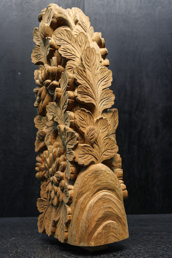 菊の葉と花が細やかに彫り描かれた彫刻梁飾り　DC8074bc　在庫(b:1 c:1)枚
