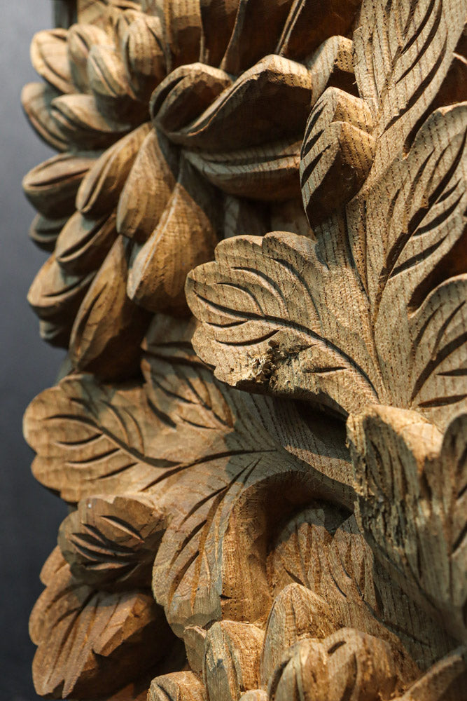 菊の葉と花が細やかに彫り描かれた彫刻梁飾り　DC8074bc　在庫(b:1 c:1)枚