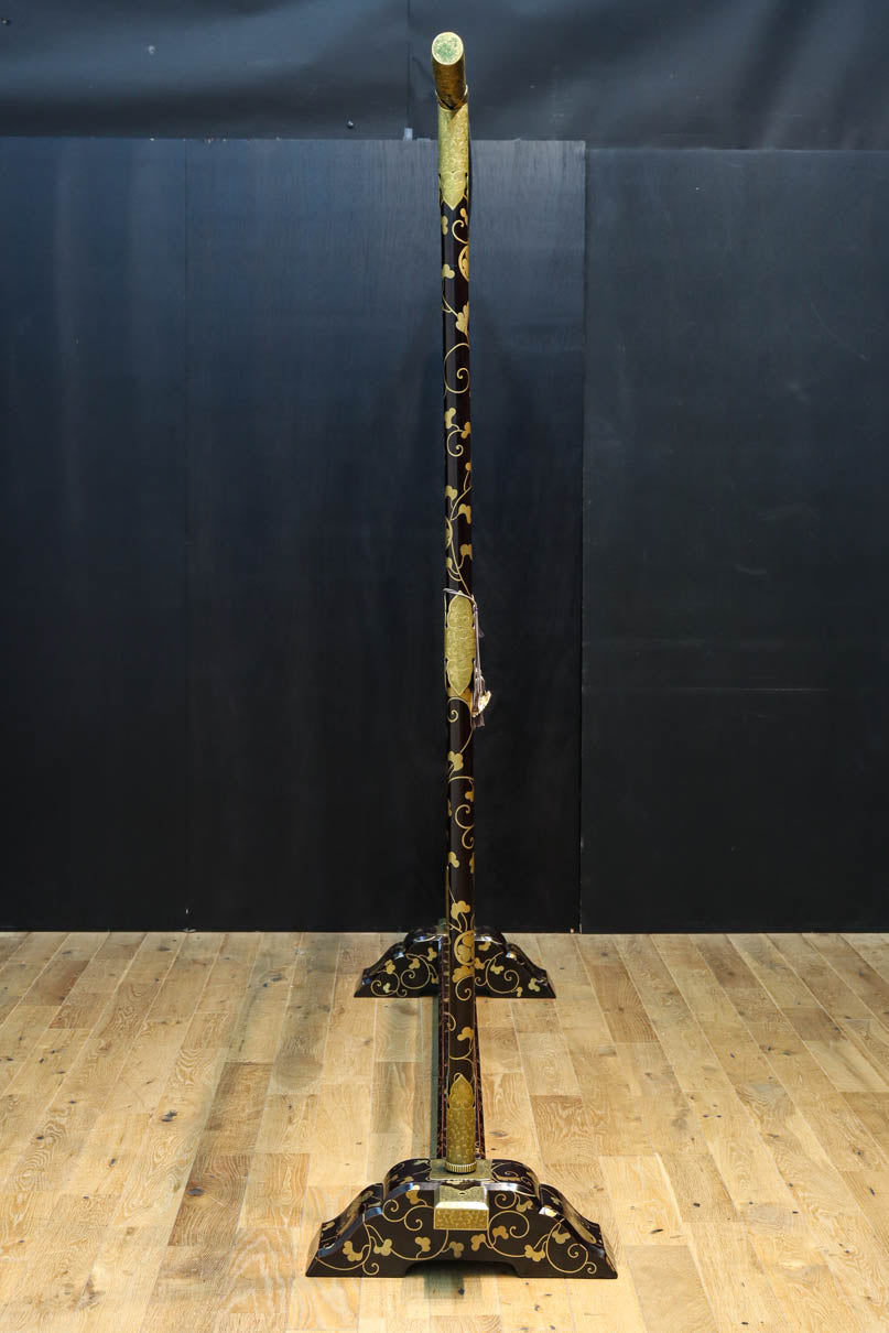 極上!! 黒漆に蒔絵が絢爛優美な組み立て式衣桁　DC8077