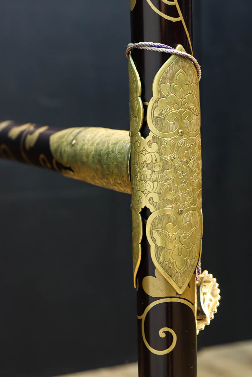 極上!! 黒漆に蒔絵が絢爛優美な組み立て式衣桁　DC8077