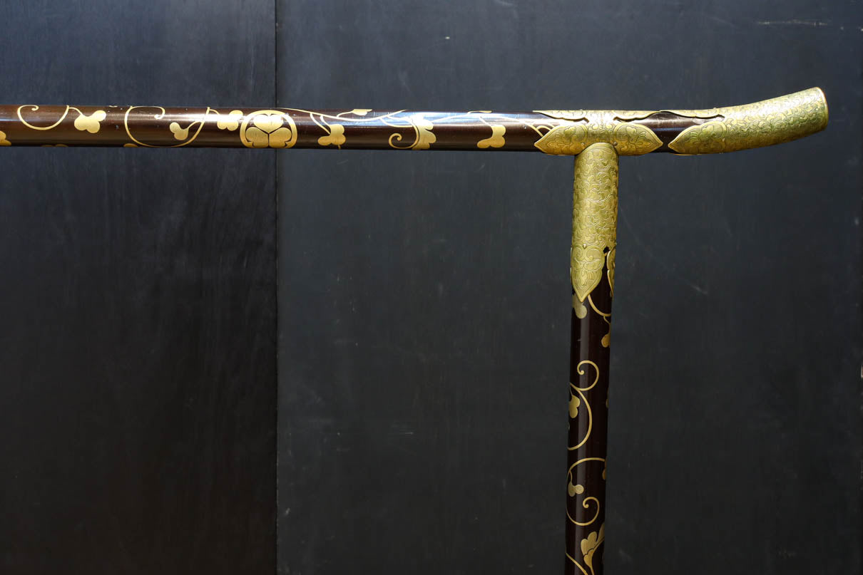 極上!! 黒漆に蒔絵が絢爛優美な組み立て式衣桁　DC8077